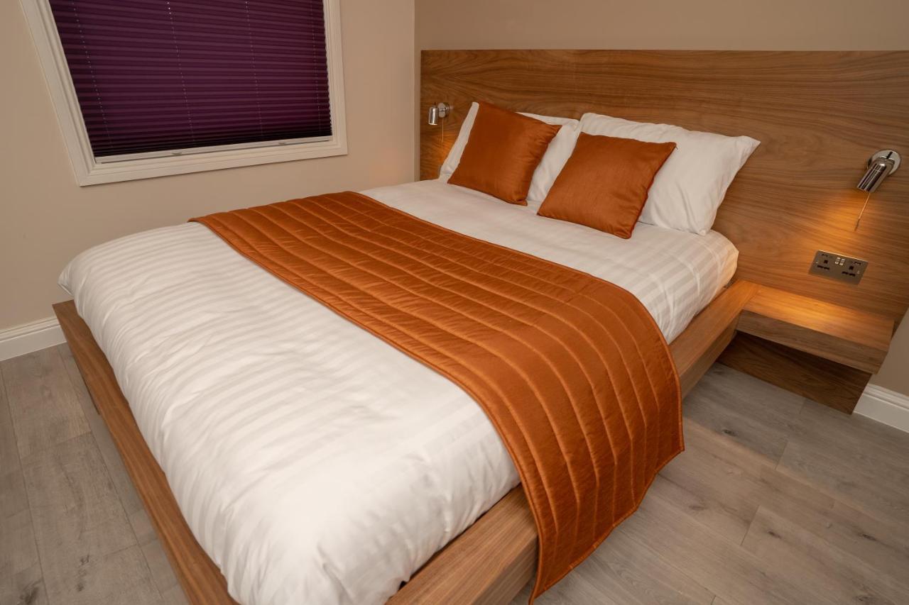 Eagle Hotel Luton Airport Bagian luar foto