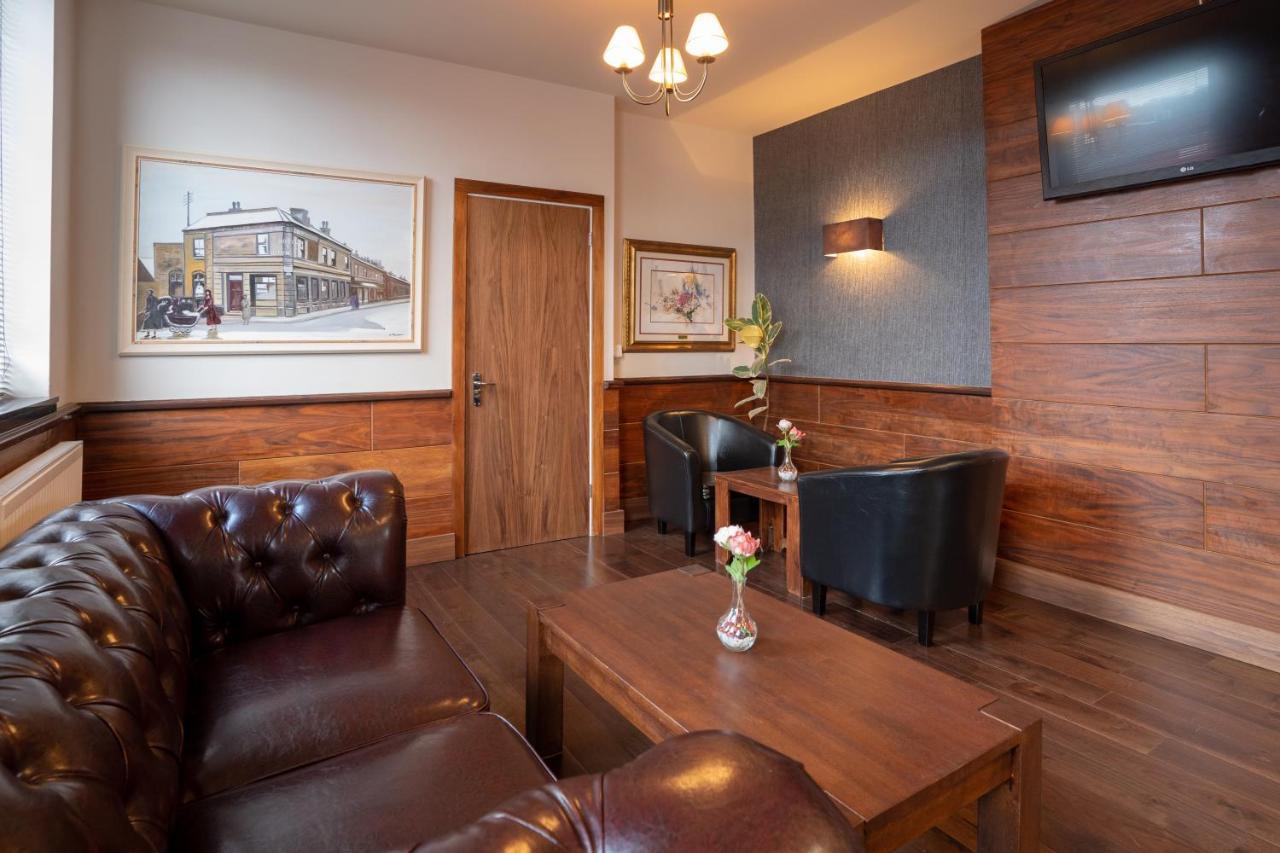 Eagle Hotel Luton Airport Bagian luar foto