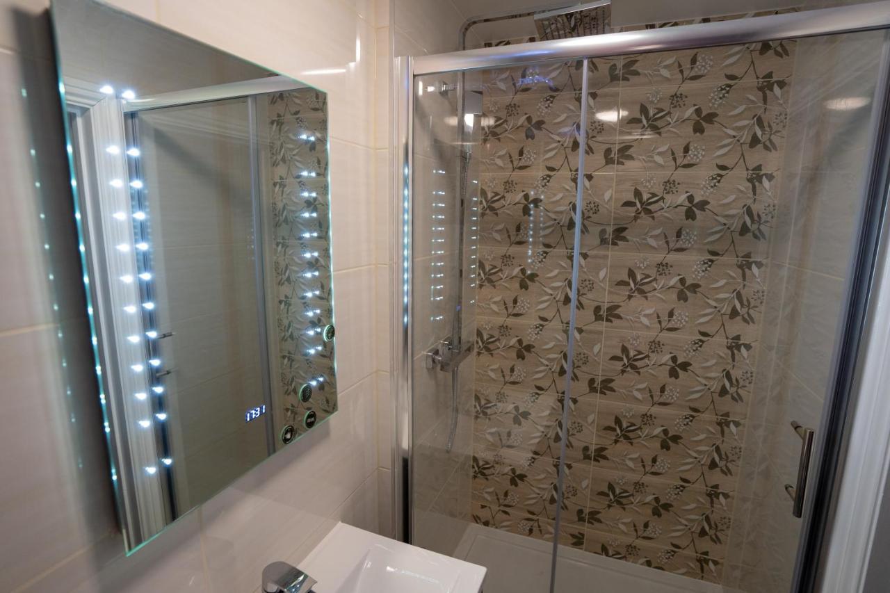 Eagle Hotel Luton Airport Bagian luar foto
