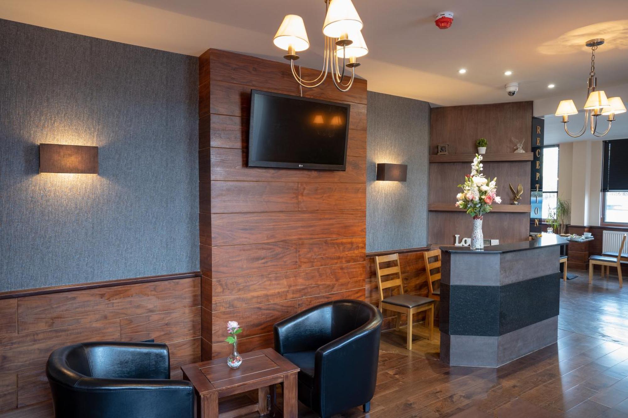 Eagle Hotel Luton Airport Bagian luar foto