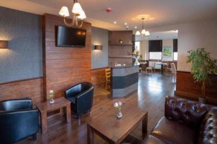 Eagle Hotel Luton Airport Bagian luar foto
