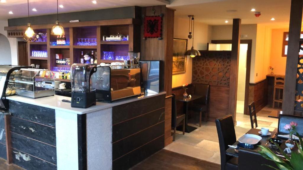 Eagle Hotel Luton Airport Bagian luar foto