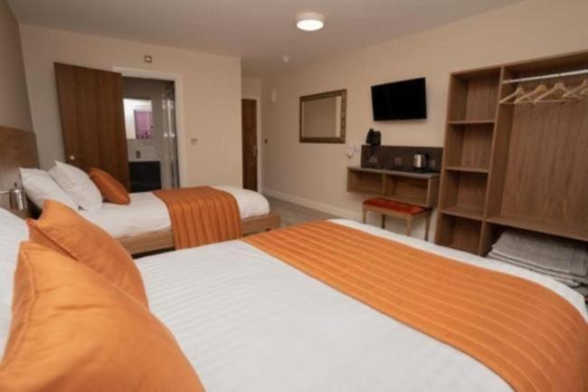 Eagle Hotel Luton Airport Bagian luar foto